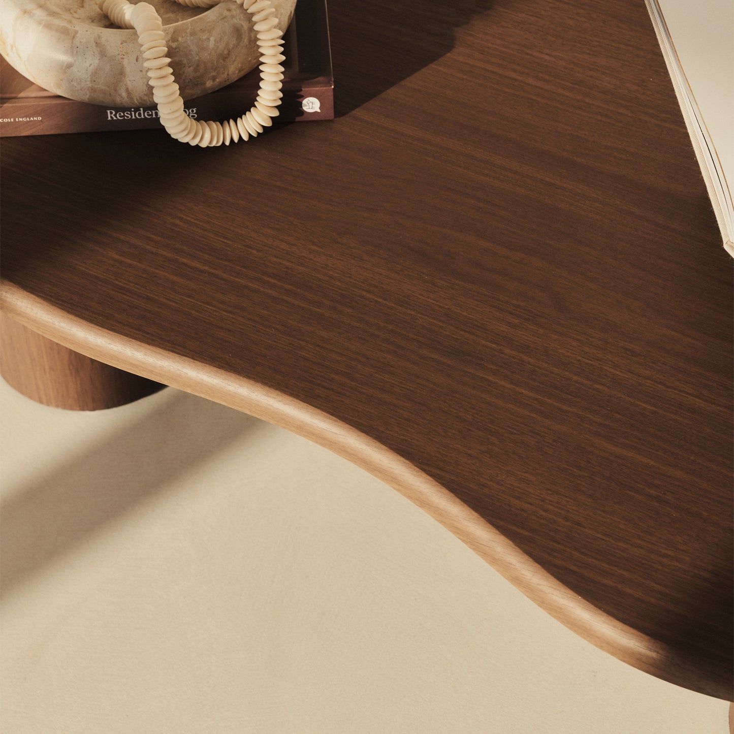 Savanna - Grande table basse irrégulière en bois foncé