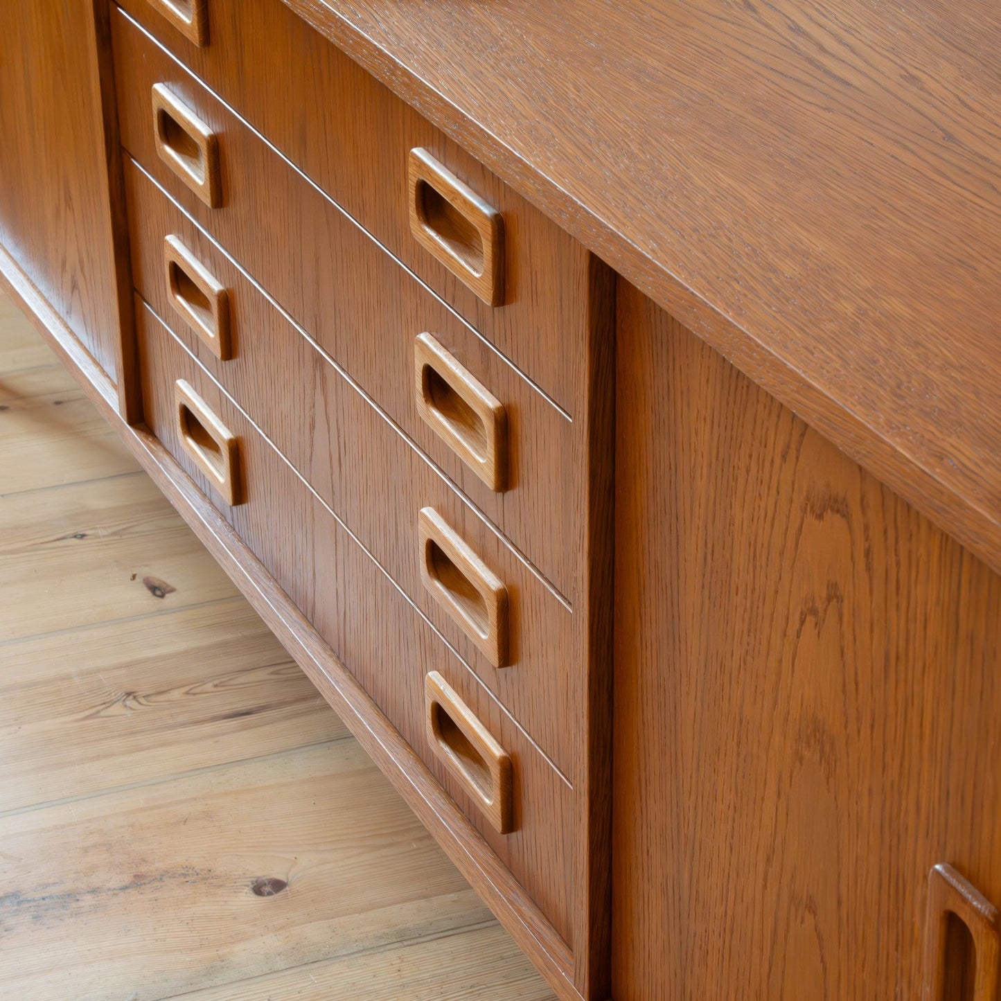 Buffet style milieu du siècle